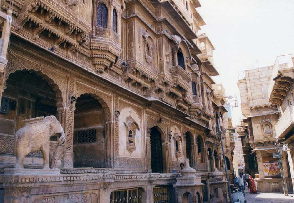 Honeymoon Tours in India with Jammu and Kashmir Tours in India and Heritage Haveli Tours in Rajasthan 